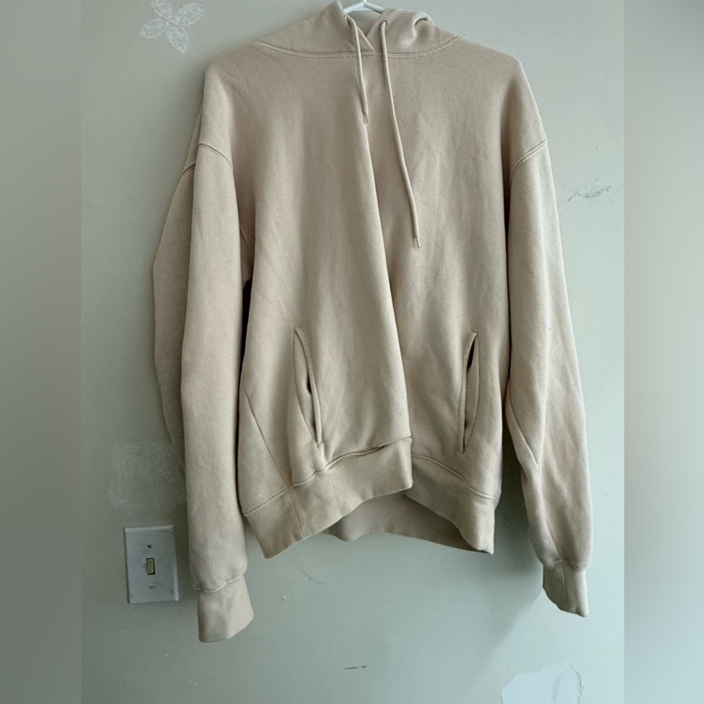 Aritzia Super Puff Super World  hoodie
